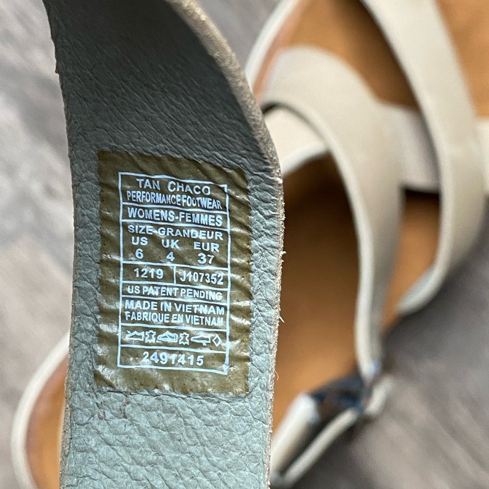 Chaco Women's Beige Strappy Sandals Size 6 - Picture 9 of 9